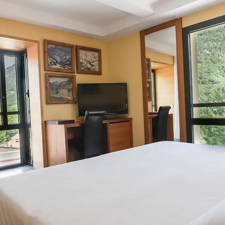 Cardos Hotel 2*