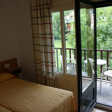 Otel Cardos Ribera de Cardós